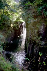 宮崎県・高千穂峡の真名井の滝です。