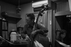 道楽堂ライブでの小車洋行さん