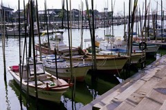 大牟田市内を流れる白銀川に佇む漁船・・・