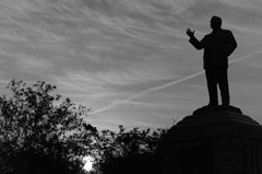 荒木萬壽夫さんの銅像