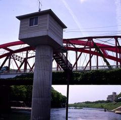 船小屋の調整塔