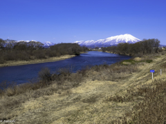 春の岩手山