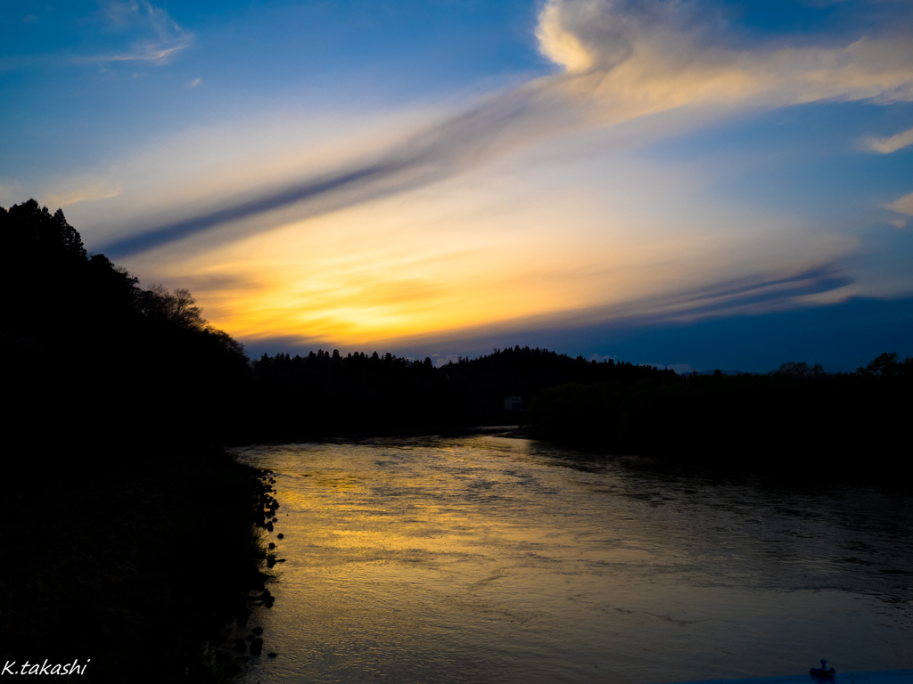 北上川に映える夕陽