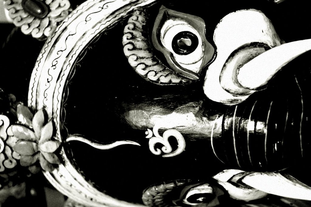 あやしいおみやげ。