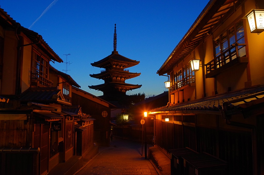 二寧坂から法観寺を望む