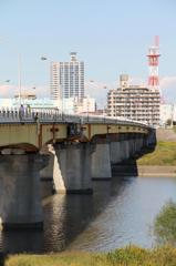 橋を渡れば川口