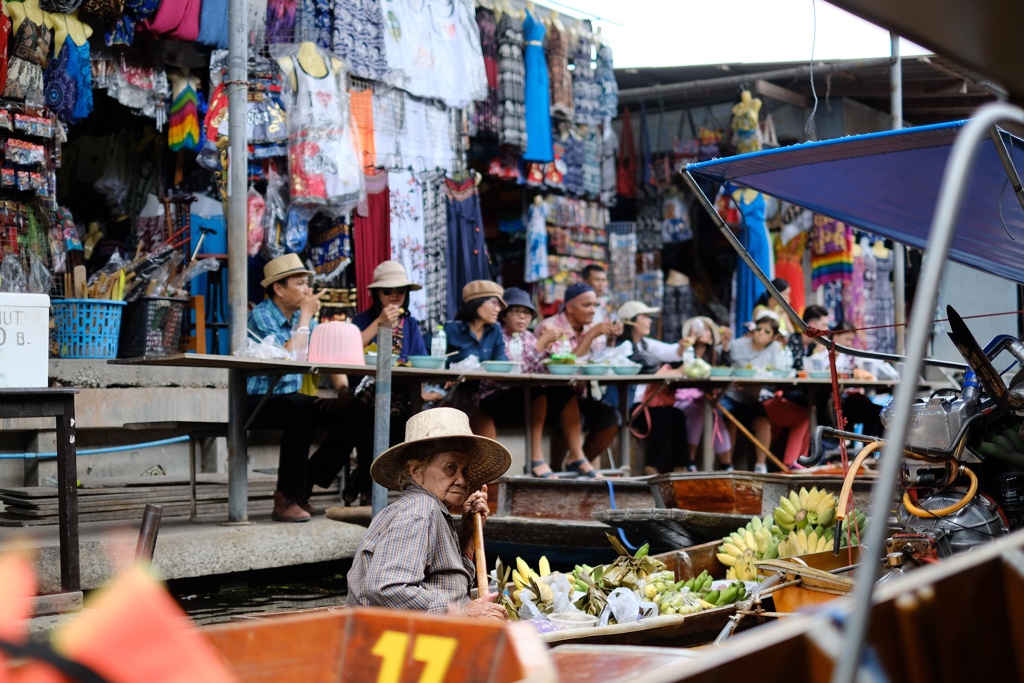 Damnoen Saduak Floating Market.