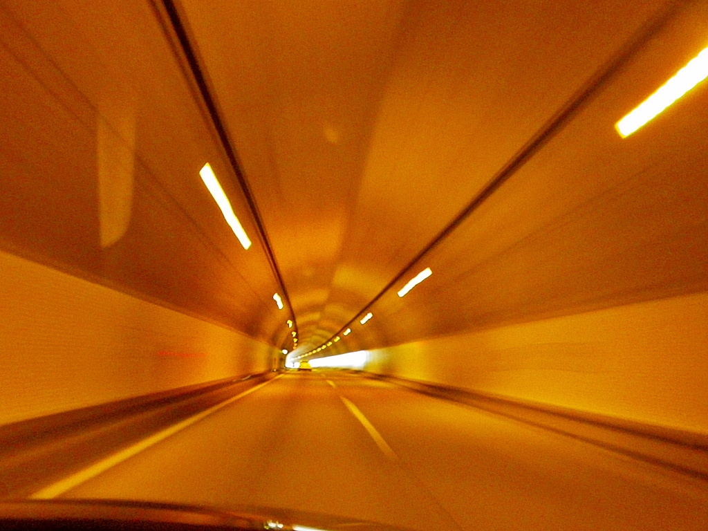 トンネル