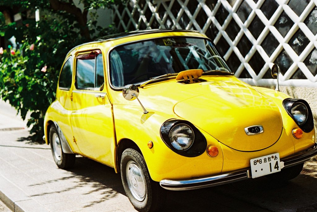 黄色い車。