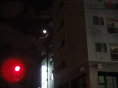 月と赤信号
