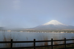 富士の麓の湖にて