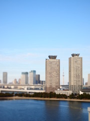 ビルの隙間から・・・