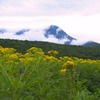 お山を背に