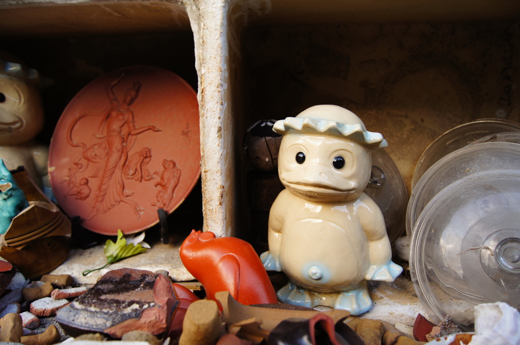 がらくたの中に