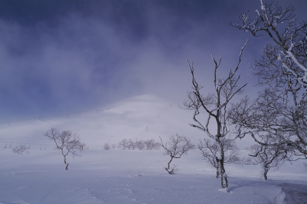 雪煙りのニセコアンヌプリ