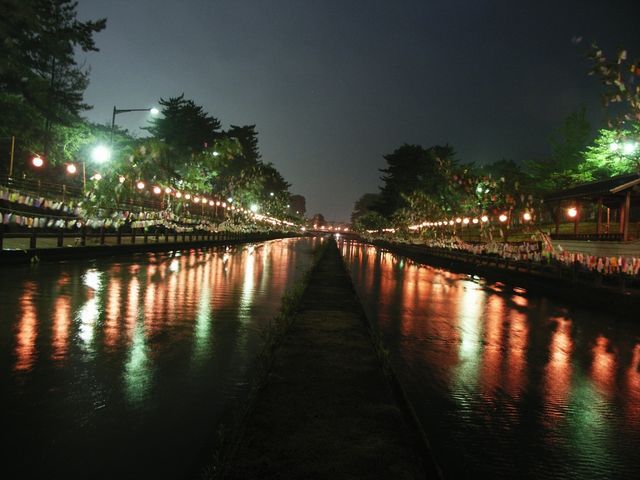 水面に映るは・・・