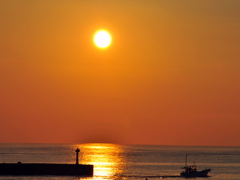 朝の海