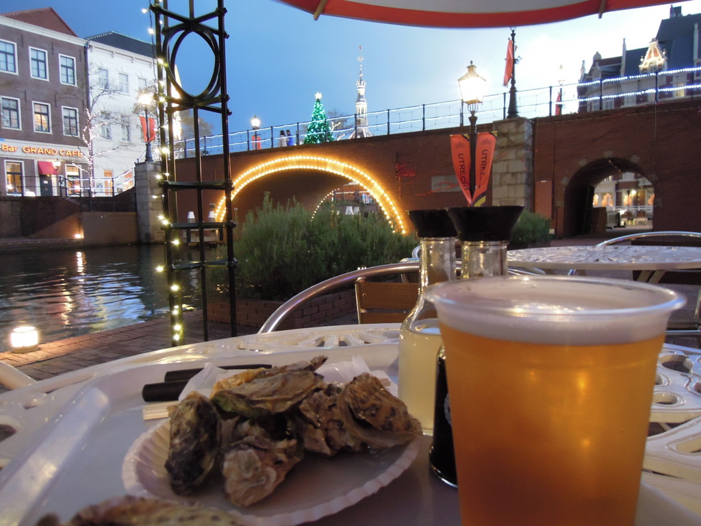 蒸し牡蠣とビール
