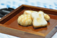 羊毛フェルトのパン