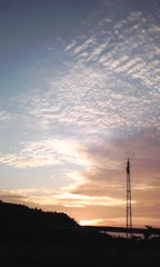 空と夕日と雲と