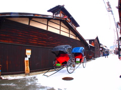 残雪の高山市内