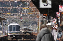 ホームも、線路も、にぎわう