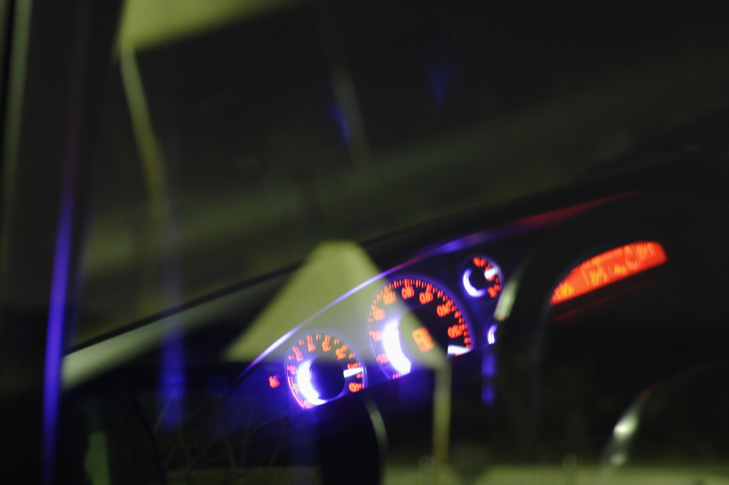 夜の運転席