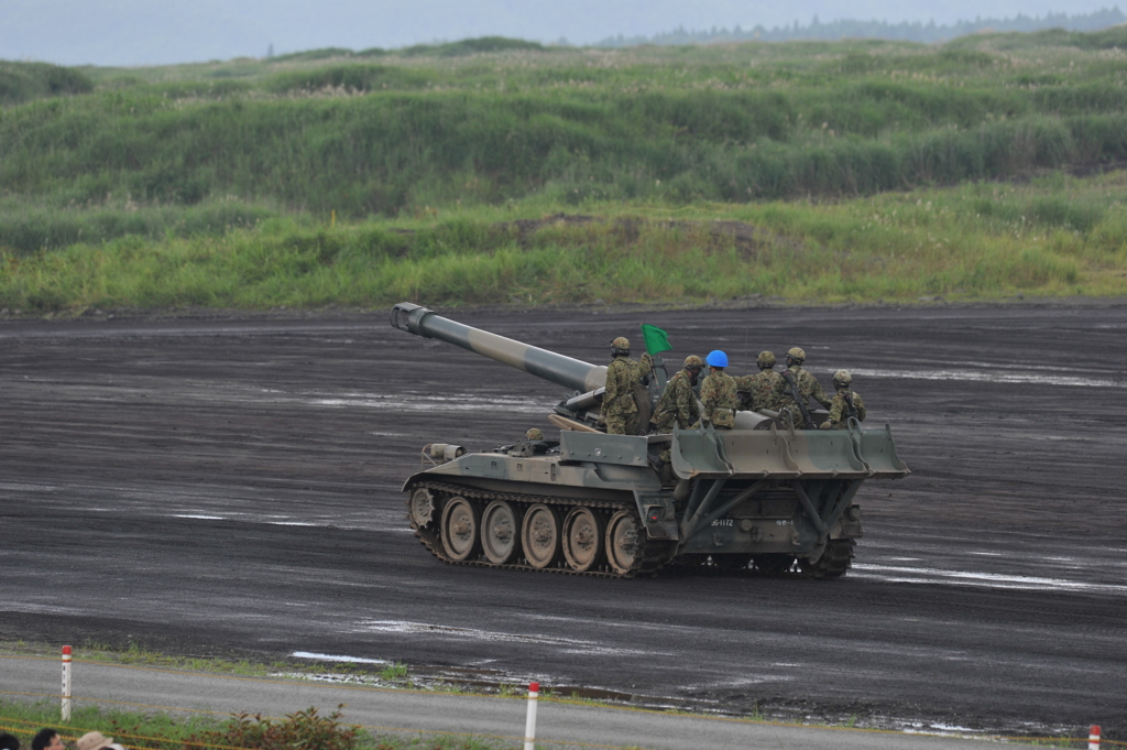 進め！203mm自走榴弾砲