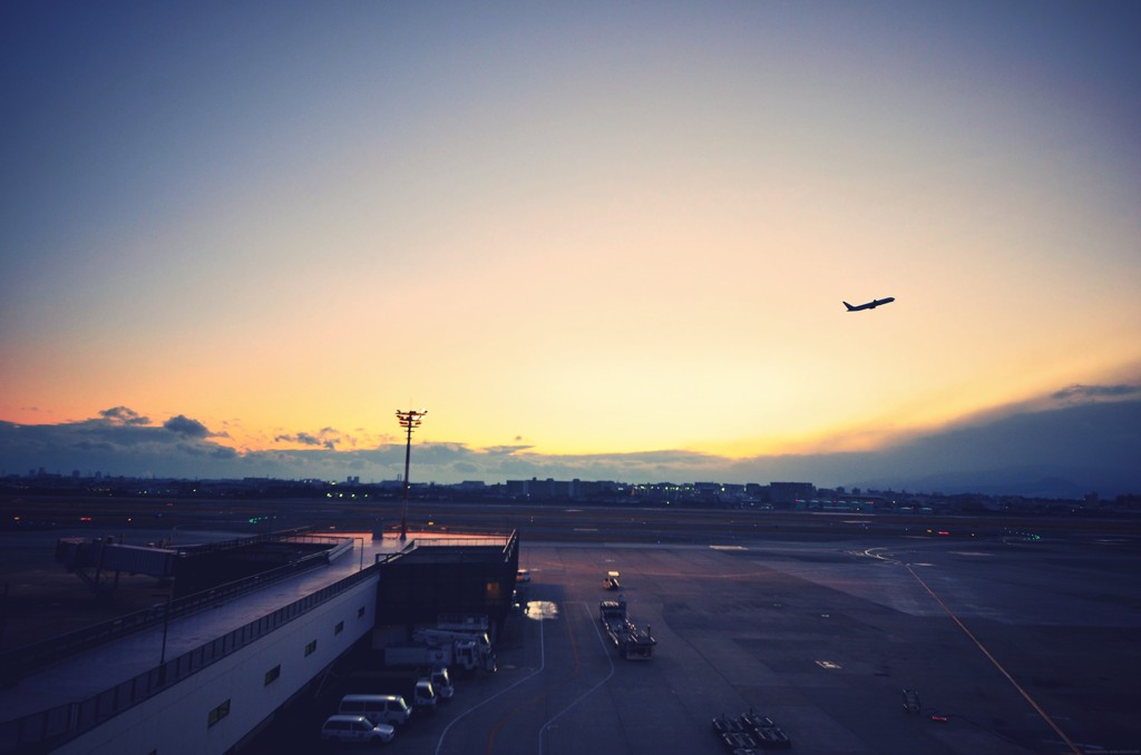 夕暮れの空へ