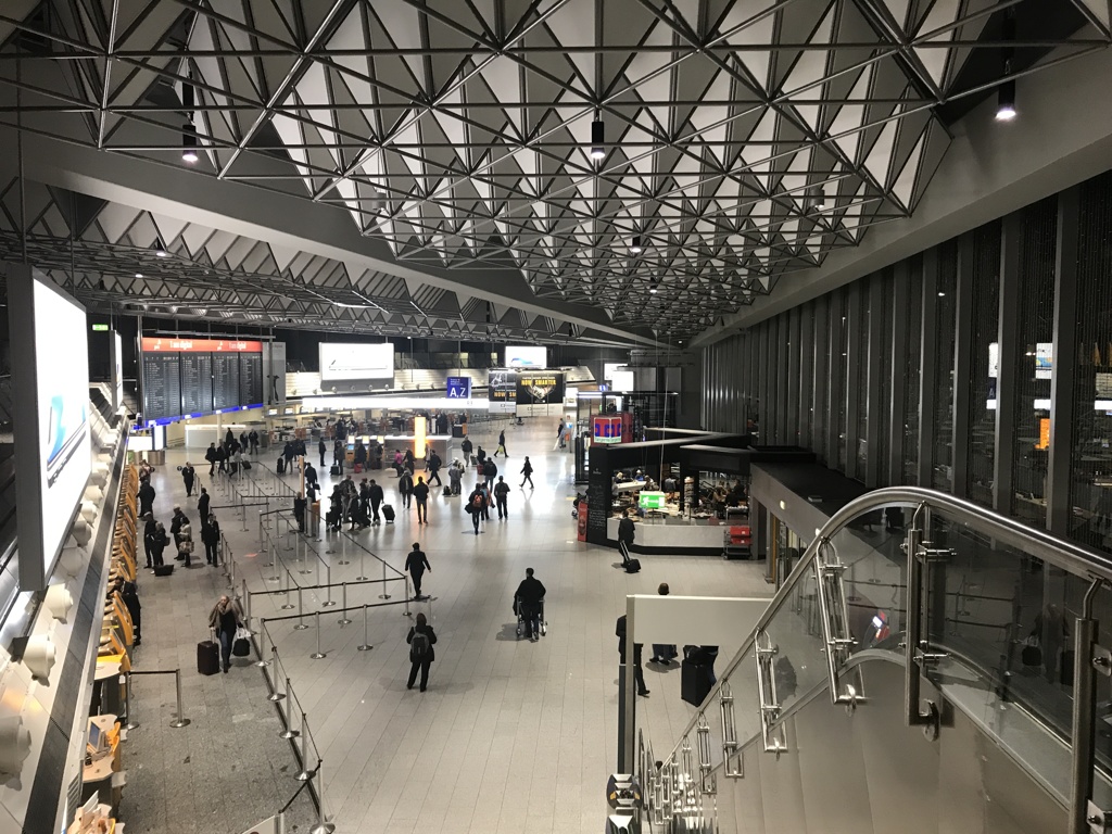 フランクフルト国際空港到着
