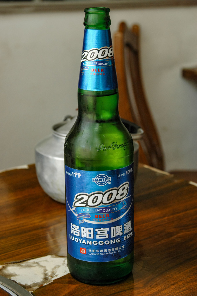 2005年中国の旅２　喉が渇いた…と(^.^)＠河南省 洛陽
