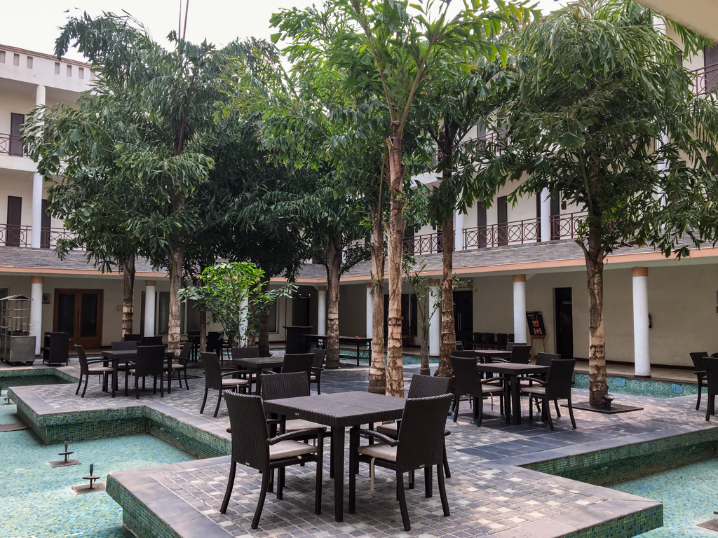 掘出し写真　南国らしいリゾートホテル雰囲気＠インド/ビワディ