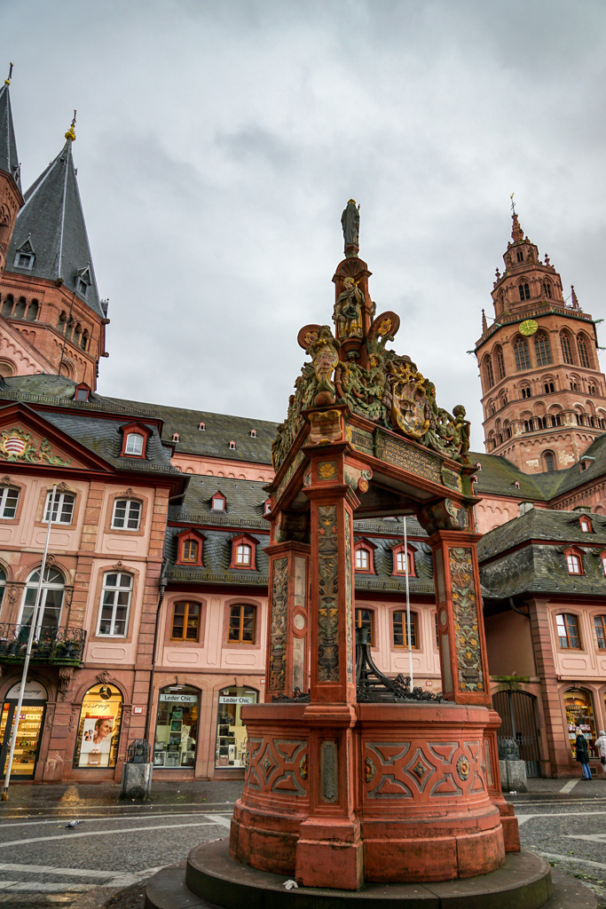 マルクト噴水marktbrunnen マインツ大聖堂 マインツ By Tr3 Pg Id 写真共有サイト Photohito