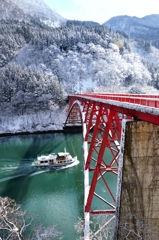 冬の庄川峡　淡雪淡陽