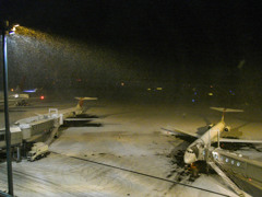 2007年中国の旅２　雪が…＠新千歳空港