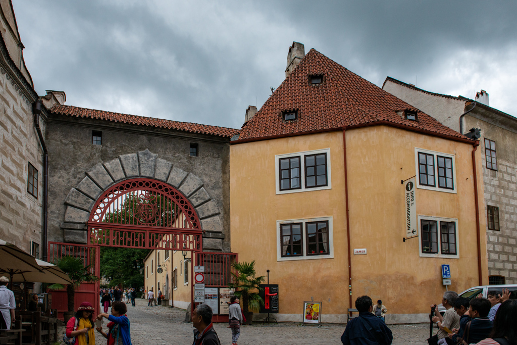 赤門 červená brána