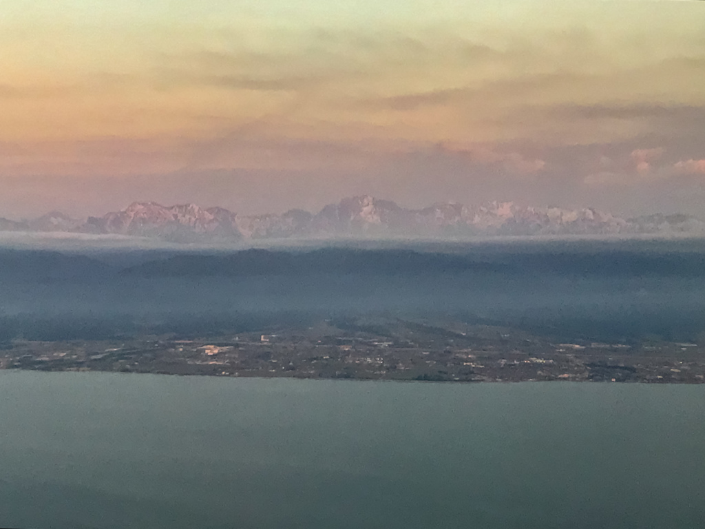 富山湾上空から見る立山連峰