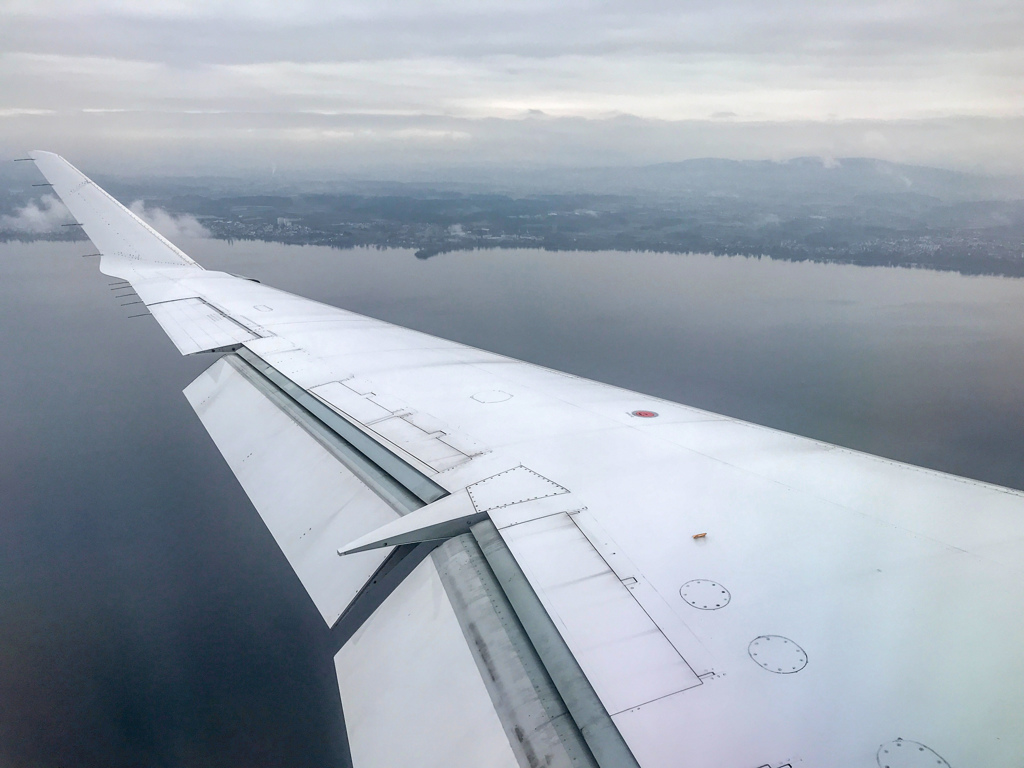 フリードリヒスハーフェン空港着陸へ