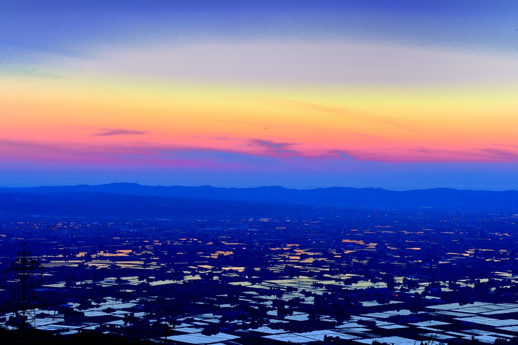 これぞ薄明散居村　マジックアワーの始まり♪