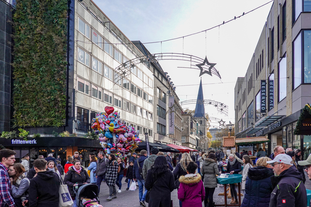 クリスマスマーケット・メイン通り♪ Kettwiger Straße