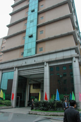 2006年中国の旅１　キャンパスと通じるエントランスのあるホテル＠重慶大学