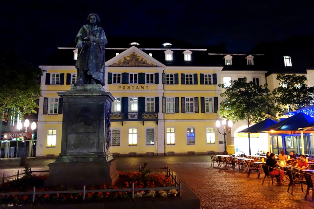 DE＆BEの旅　Bonnの夜更け　ミュンスター広場