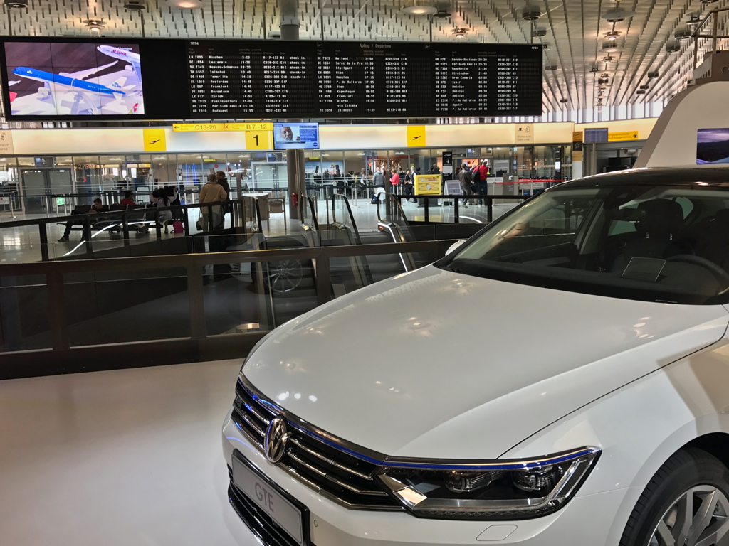 ハノーファー空港　ドイツ車はEV化推進