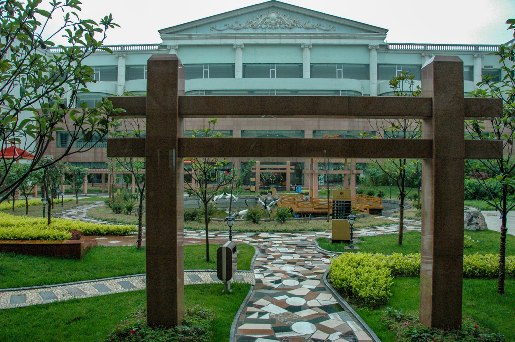 2006年中国の旅１　鶴壁迎賓館中庭＠河南省・鶴壁