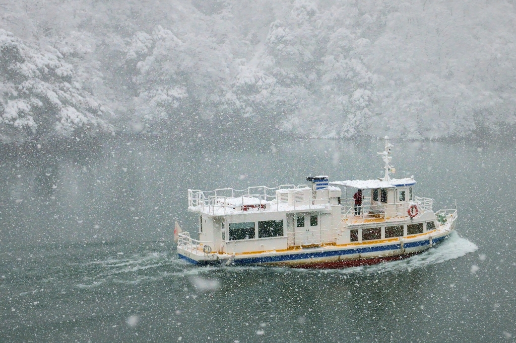 庄川峡雪景色　やまぶき