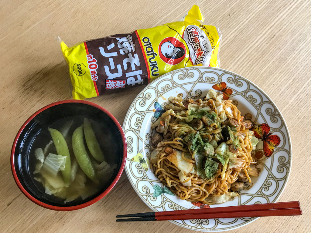 手作り焼きそばに中華スープ♪