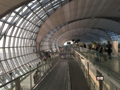 朝のタイ・スワンナブーム空港