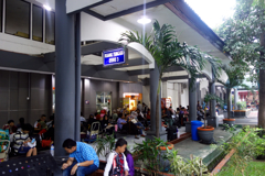 インドネシアの旅　待合室(RUANG TUNSSU)