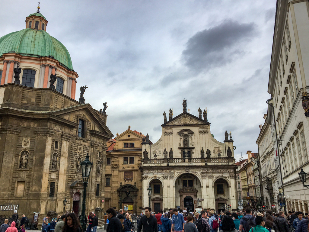 掘出し写真　旧市街橋塔下から旧市街方面を見る…＠チェコ・プラハ