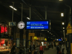 掘出し写真　早朝のICEで…＠ドイツ・ボン中央駅